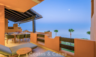Stylishly renovated beachfront apartment with unobstructed sea views, between Marbella and Estepona 782925 