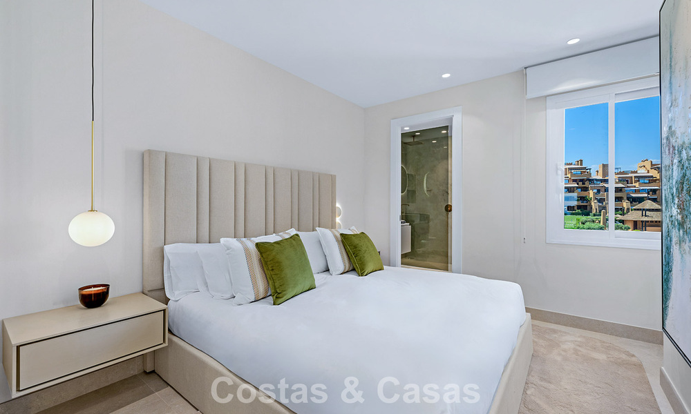 Stylishly renovated beachfront apartment with unobstructed sea views, between Marbella and Estepona 782932