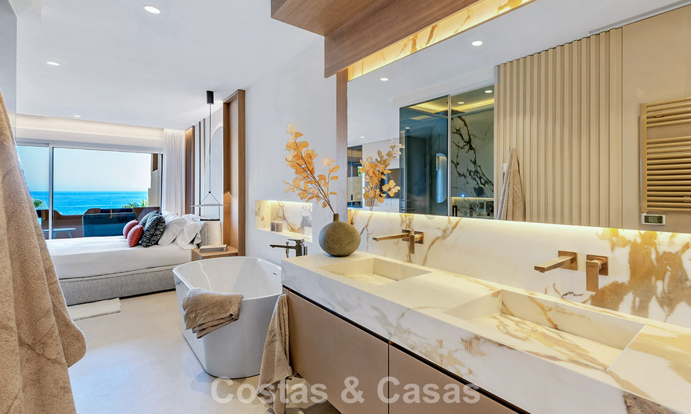 Stylishly renovated beachfront apartment with unobstructed sea views, between Marbella and Estepona 782935