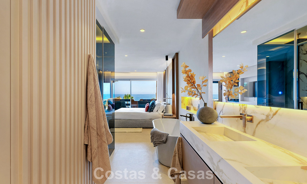 Stylishly renovated beachfront apartment with unobstructed sea views, between Marbella and Estepona 782936