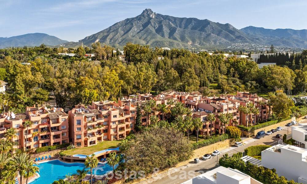 Modernly renovated apartment with stunning sea views for sale just steps from the beach on Marbella's Golden Mile 783797