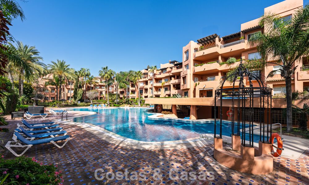 Modernly renovated apartment with stunning sea views for sale just steps from the beach on Marbella's Golden Mile 783800