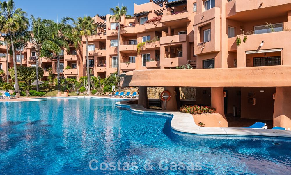 Modernly renovated apartment with stunning sea views for sale just steps from the beach on Marbella's Golden Mile 783802