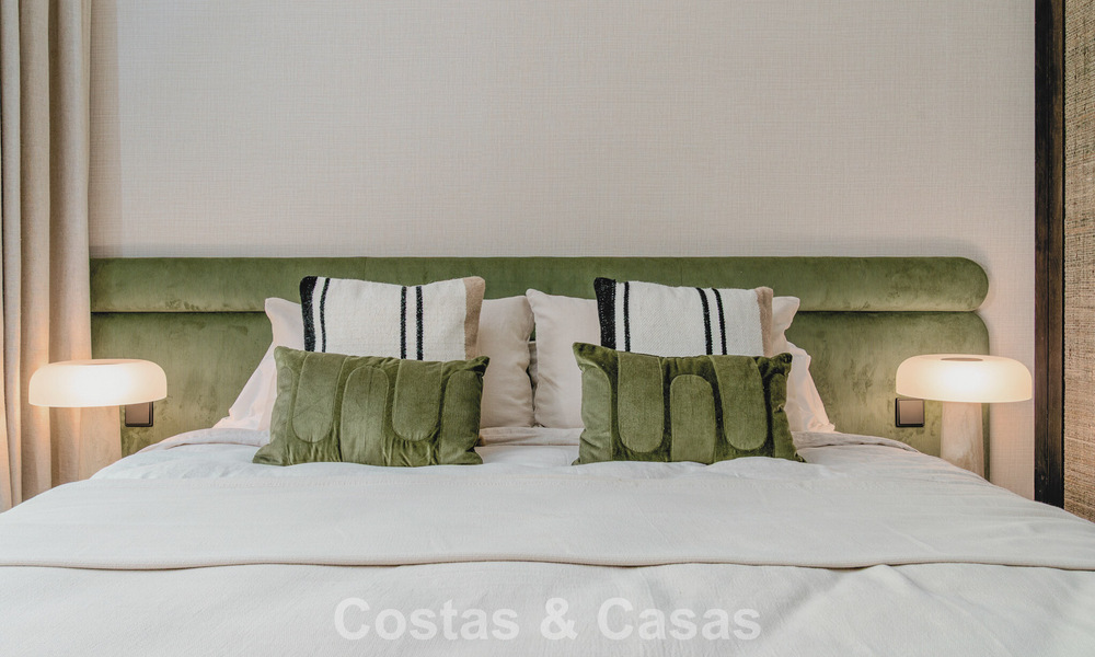 Modernly renovated apartment with stunning sea views for sale just steps from the beach on Marbella's Golden Mile 783807