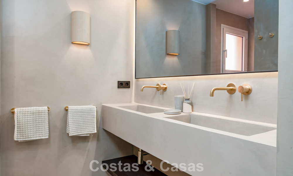 Modernly renovated apartment with stunning sea views for sale just steps from the beach on Marbella's Golden Mile 783822