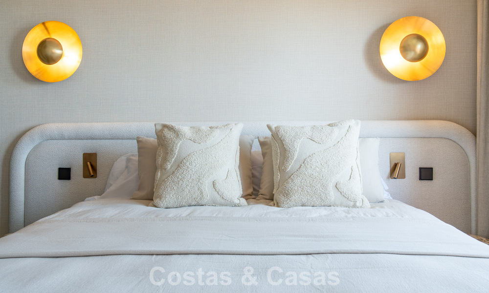 Modernly renovated apartment with stunning sea views for sale just steps from the beach on Marbella's Golden Mile 783826