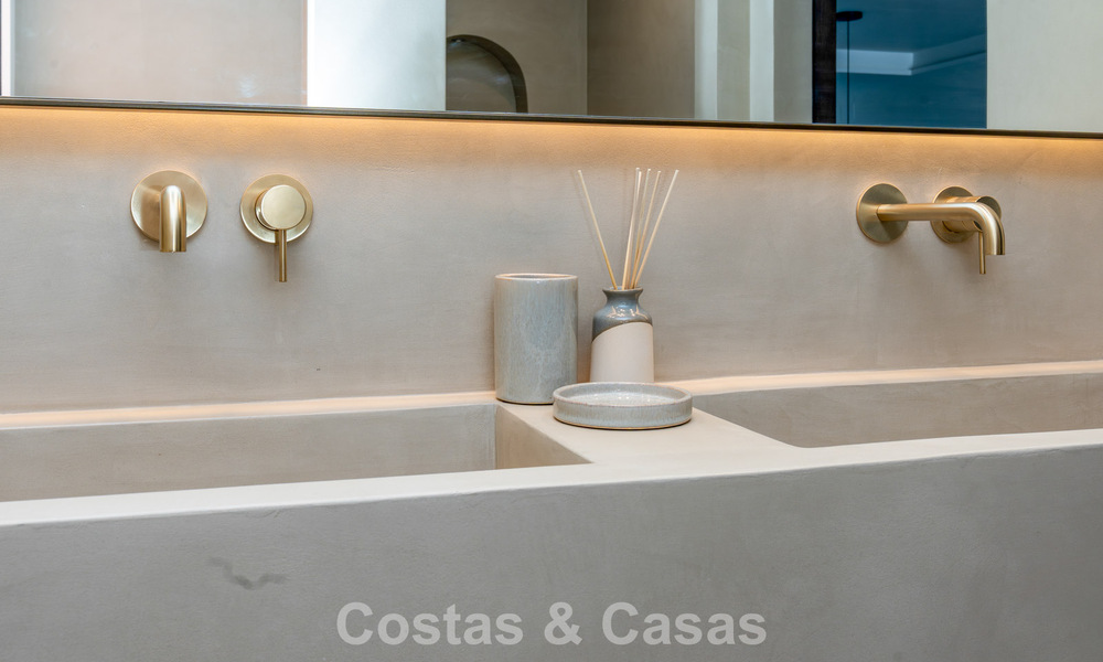 Modernly renovated apartment with stunning sea views for sale just steps from the beach on Marbella's Golden Mile 783828