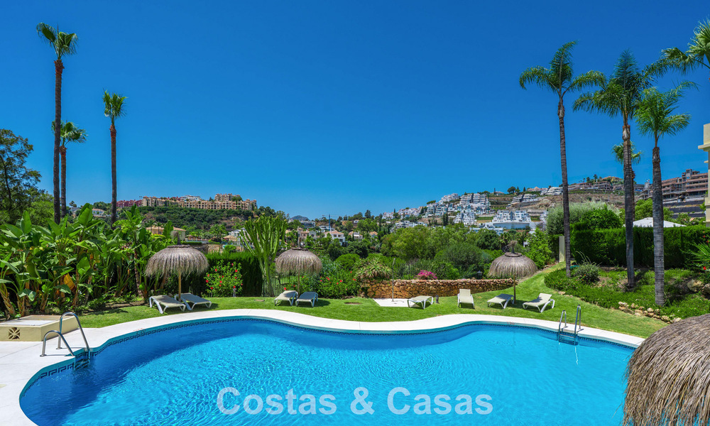 Beautifully renovated townhouse for sale in a gated community in La Quinta, Marbella - Benahavis 783834