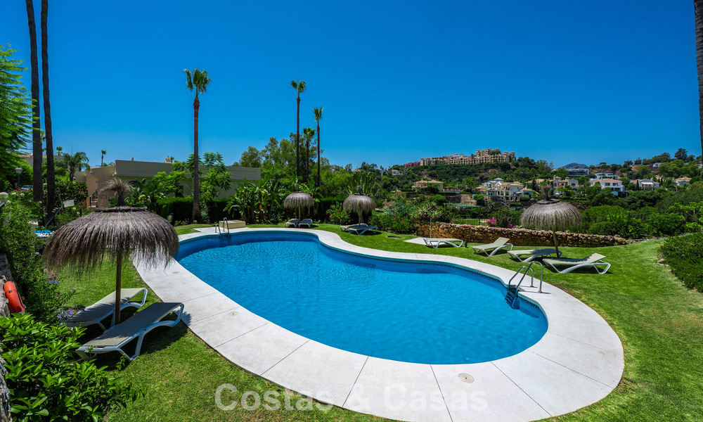 Beautifully renovated townhouse for sale in a gated community in La Quinta, Marbella - Benahavis 783835