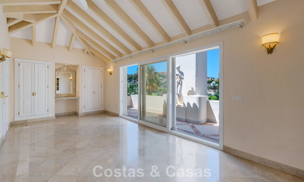 Stunning, luxury 3-bedroom penthouse for sale in a frontline golf complex in Nueva Andalucia, Marbella 783863