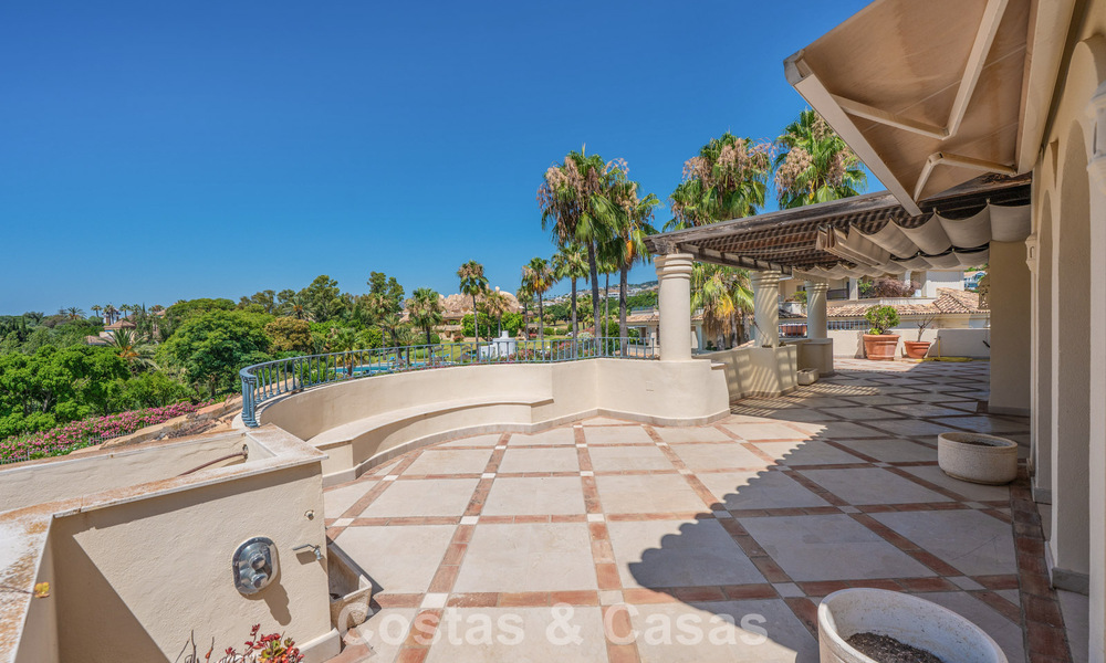 Stunning, luxury 3-bedroom penthouse for sale in a frontline golf complex in Nueva Andalucia, Marbella 783869