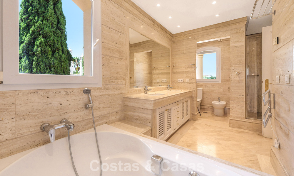 Stunning, luxury 3-bedroom penthouse for sale in a frontline golf complex in Nueva Andalucia, Marbella 783873