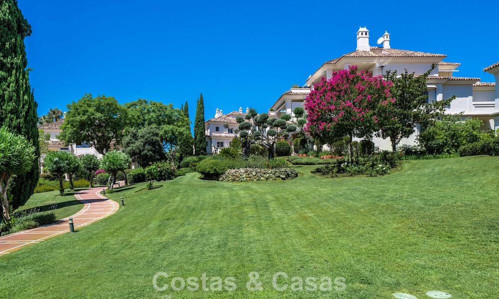 Stunning, luxury 3-bedroom penthouse for sale in a frontline golf complex in Nueva Andalucia, Marbella 783886
