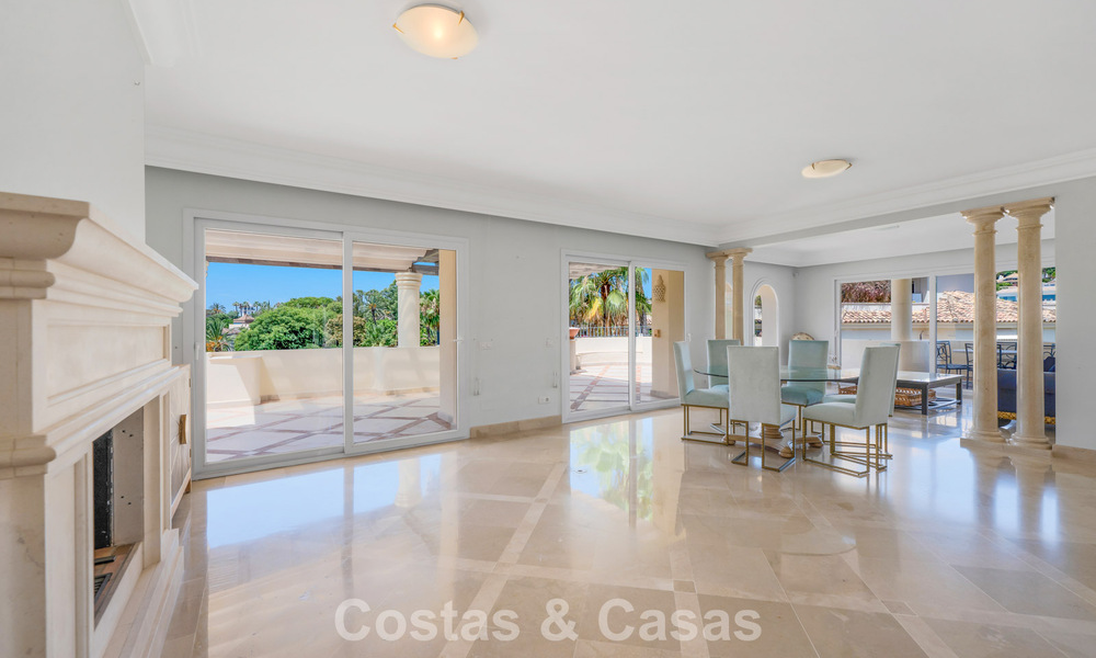 Stunning, luxury 3-bedroom penthouse for sale in a frontline golf complex in Nueva Andalucia, Marbella 783888