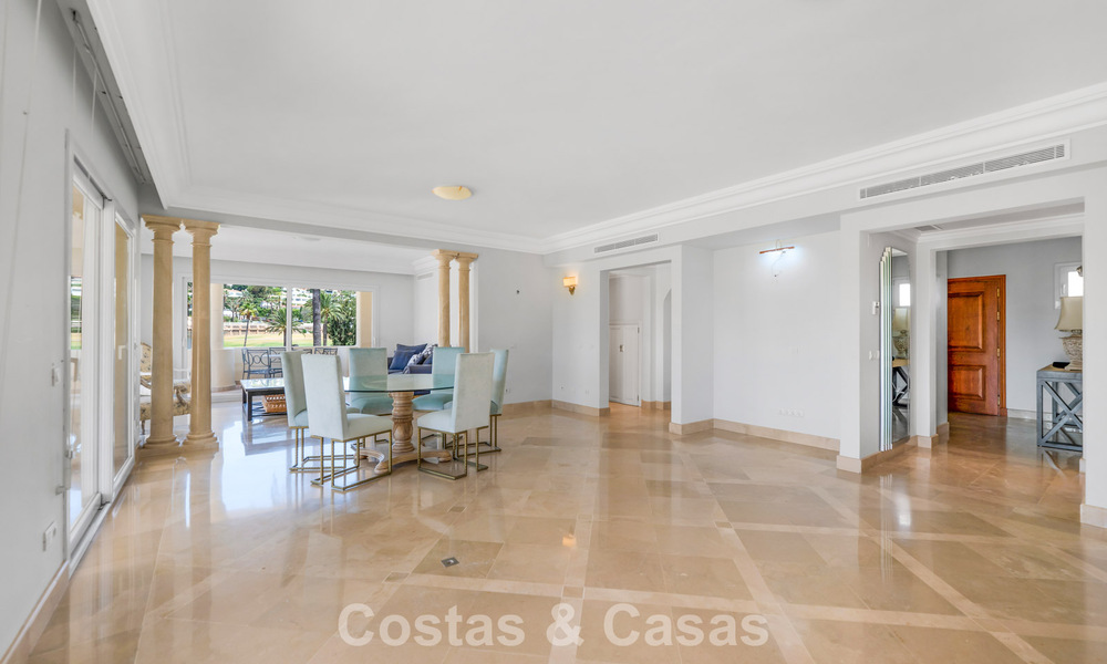 Stunning, luxury 3-bedroom penthouse for sale in a frontline golf complex in Nueva Andalucia, Marbella 783889