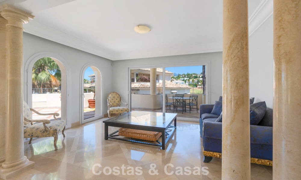 Stunning, luxury 3-bedroom penthouse for sale in a frontline golf complex in Nueva Andalucia, Marbella 783890