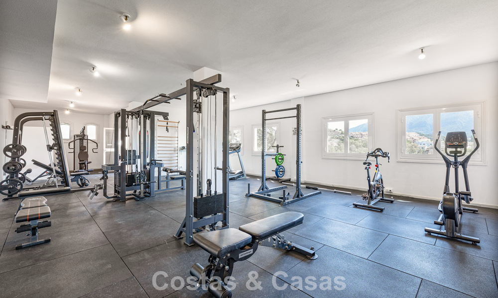 Opportunity! 3-bedroom luxury penthouse with panoramic sea views for sale in Nueva Andalucia's Golf Valley, Marbella 783310