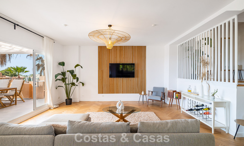 Opportunity! 3-bedroom luxury penthouse with panoramic sea views for sale in Nueva Andalucia's Golf Valley, Marbella 783320