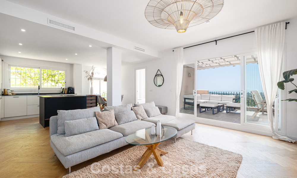 Opportunity! 3-bedroom luxury penthouse with panoramic sea views for sale in Nueva Andalucia's Golf Valley, Marbella 783324