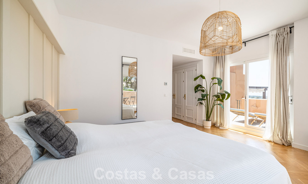 Opportunity! 3-bedroom luxury penthouse with panoramic sea views for sale in Nueva Andalucia's Golf Valley, Marbella 783336
