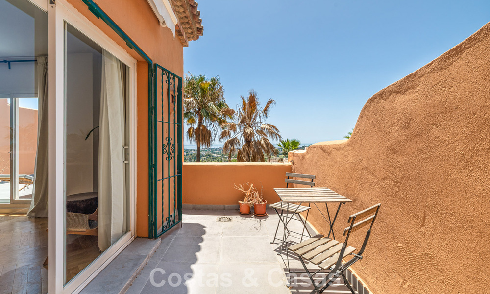 Opportunity! 3-bedroom luxury penthouse with panoramic sea views for sale in Nueva Andalucia's Golf Valley, Marbella 783343