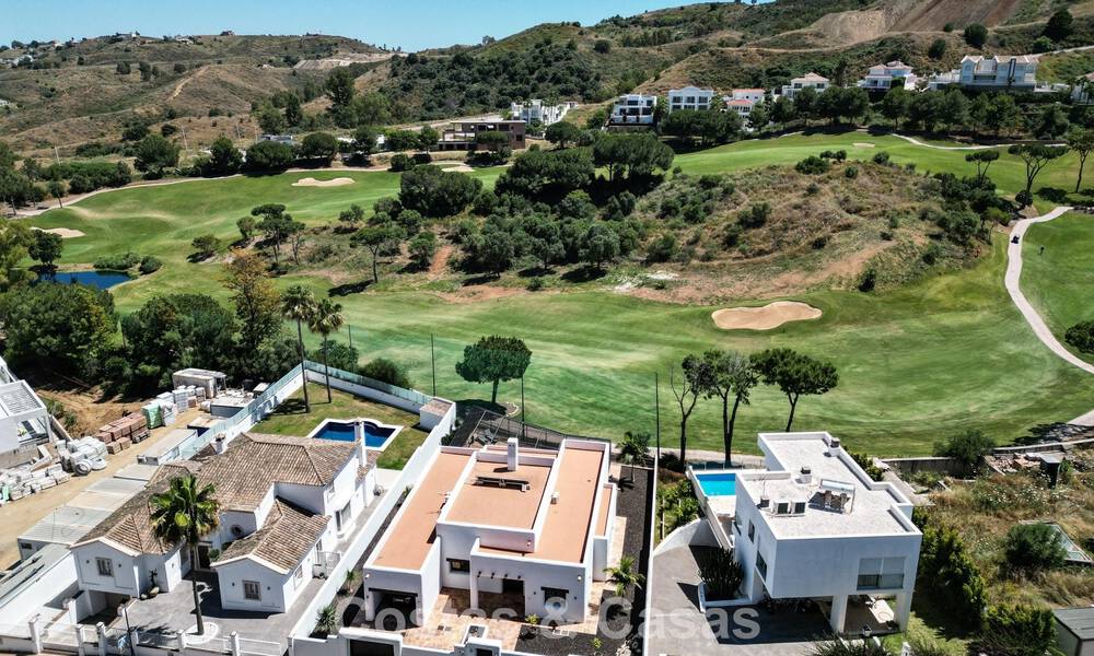 Move-in ready, single-level luxury villa for sale frontline golf in a leading resort in Mijas, Costa del Sol 783916