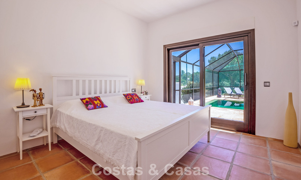 Move-in ready, single-level luxury villa for sale frontline golf in a leading resort in Mijas, Costa del Sol 783917