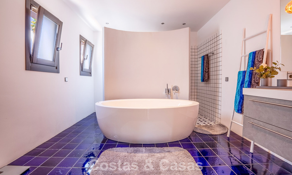 Move-in ready, single-level luxury villa for sale frontline golf in a leading resort in Mijas, Costa del Sol 783929