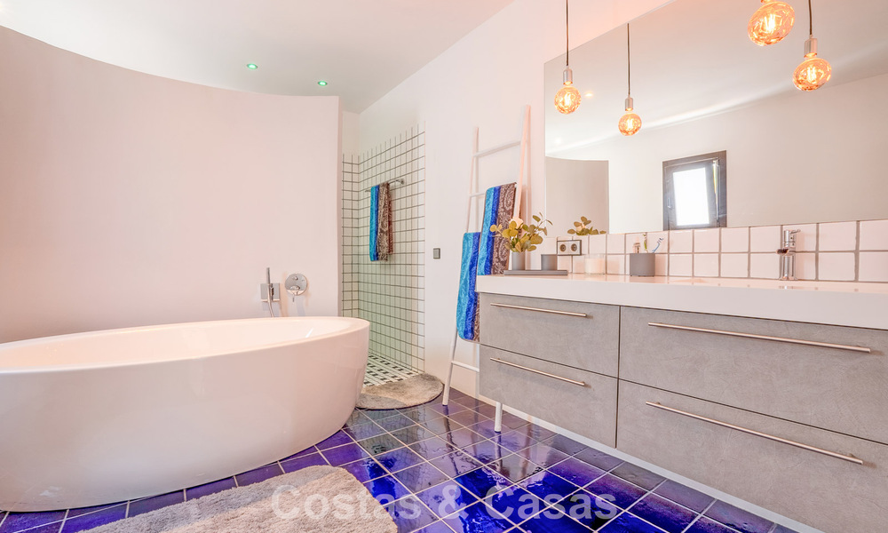 Move-in ready, single-level luxury villa for sale frontline golf in a leading resort in Mijas, Costa del Sol 783934