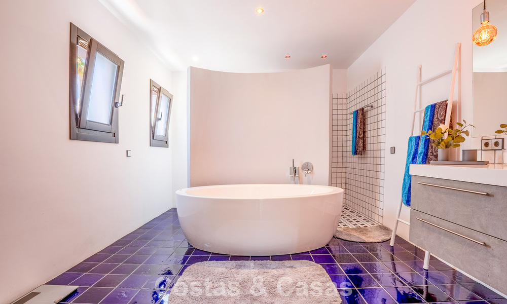Move-in ready, single-level luxury villa for sale frontline golf in a leading resort in Mijas, Costa del Sol 783935