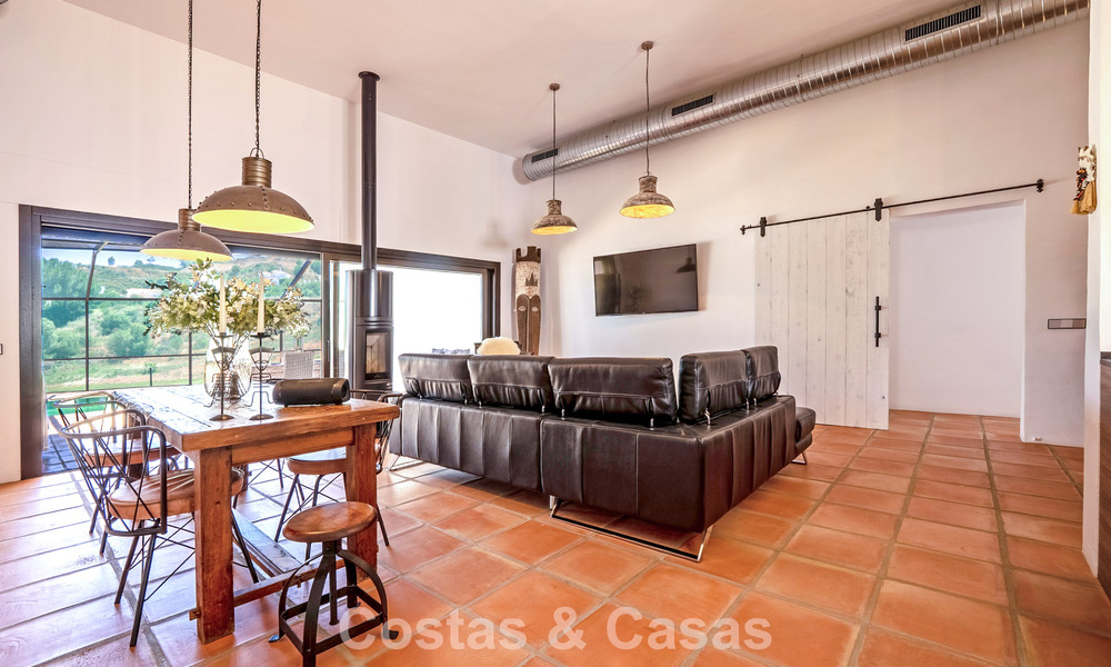 Move-in ready, single-level luxury villa for sale frontline golf in a leading resort in Mijas, Costa del Sol 783937