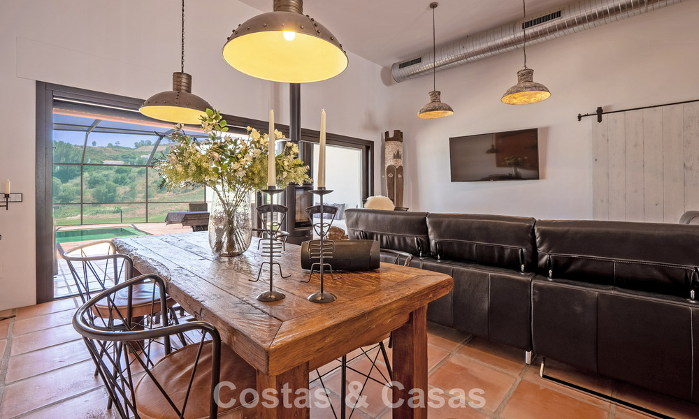 Move-in ready, single-level luxury villa for sale frontline golf in a leading resort in Mijas, Costa del Sol 783944