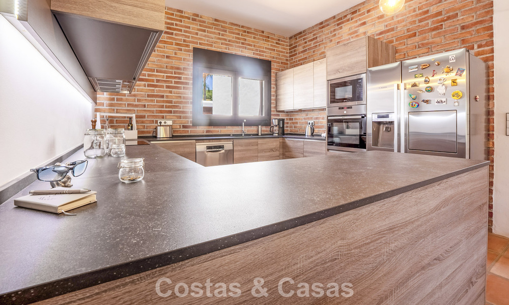 Move-in ready, single-level luxury villa for sale frontline golf in a leading resort in Mijas, Costa del Sol 783951