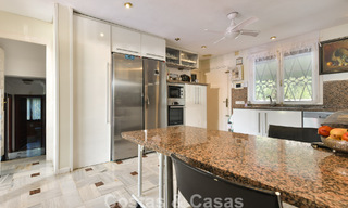 Classic Mediterranean-style villa for sale within walking distance of Marbella's city center 784002 