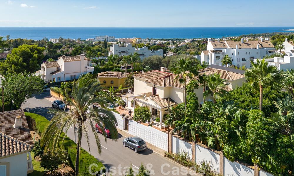 Classic Mediterranean-style villa for sale within walking distance of Marbella's city center 784003