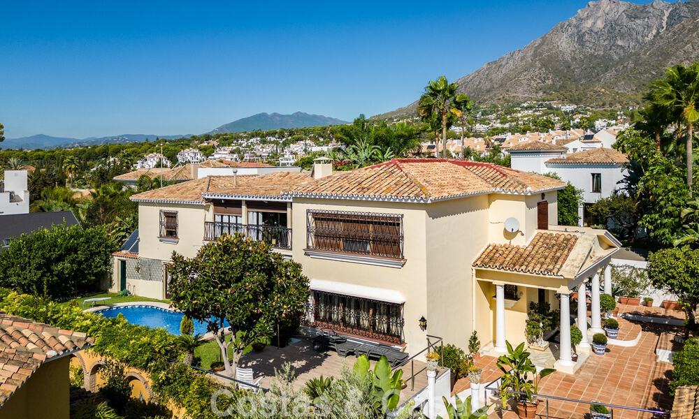 Classic Mediterranean-style villa for sale within walking distance of Marbella's city center 784004