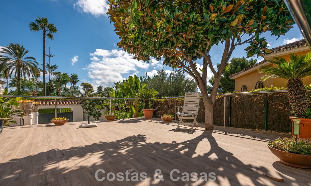 Classic Mediterranean-style villa for sale within walking distance of Marbella's city center 784013