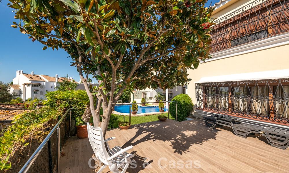 Classic Mediterranean-style villa for sale within walking distance of Marbella's city center 784015