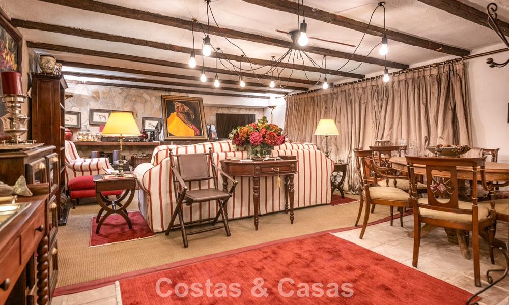 Classic Mediterranean-style villa for sale within walking distance of Marbella's city center 784030