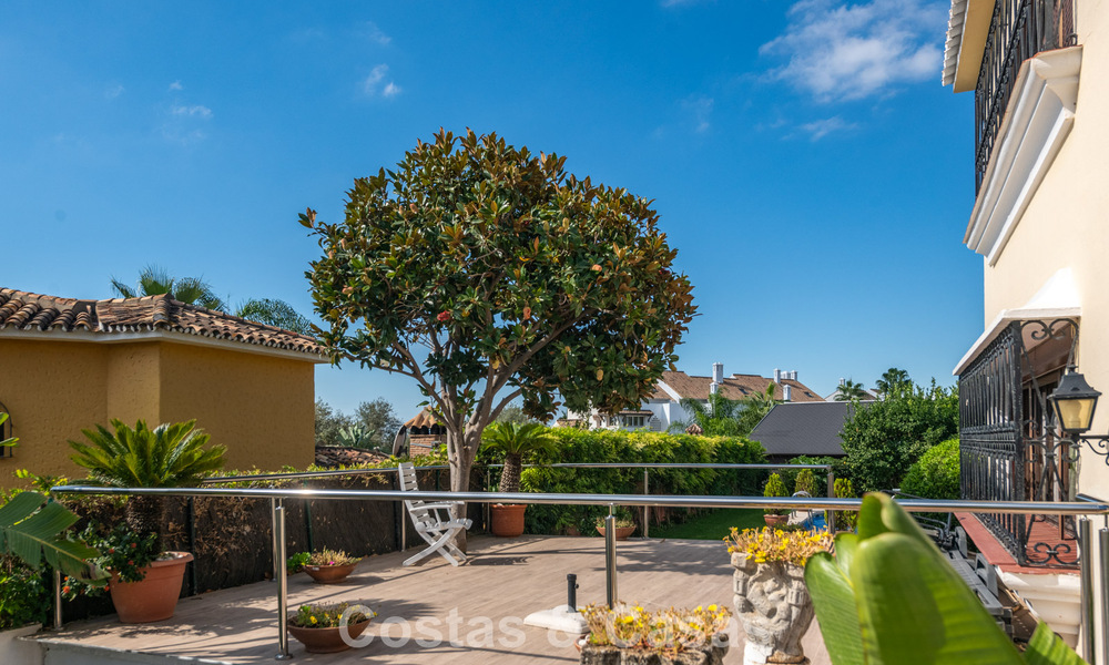 Classic Mediterranean-style villa for sale within walking distance of Marbella's city center 784042