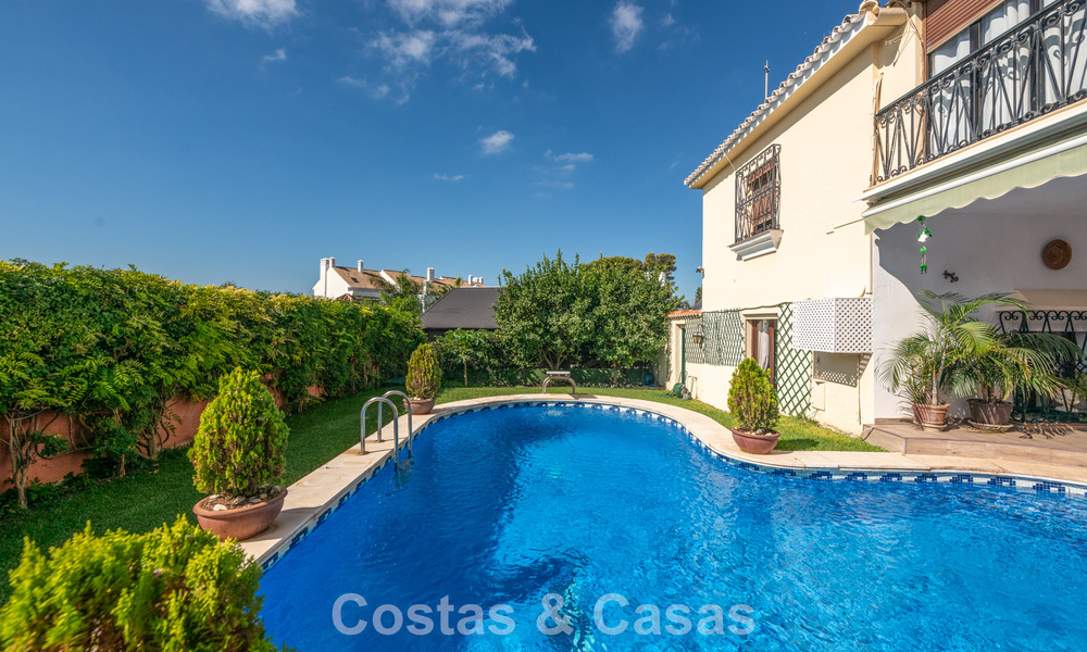 Classic Mediterranean-style villa for sale within walking distance of Marbella's city center 784049