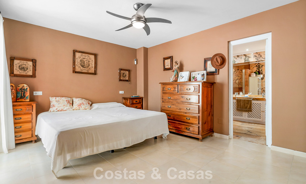 Spacious ground floor apartment in a gated complex within walking distance of the beach and Puerto Banus, Marbella 783893