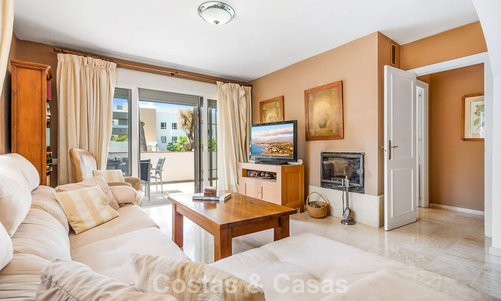 Spacious ground floor apartment in a gated complex within walking distance of the beach and Puerto Banus, Marbella 783907
