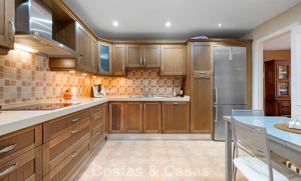 Spacious ground floor apartment in a gated complex within walking distance of the beach and Puerto Banus, Marbella 783913