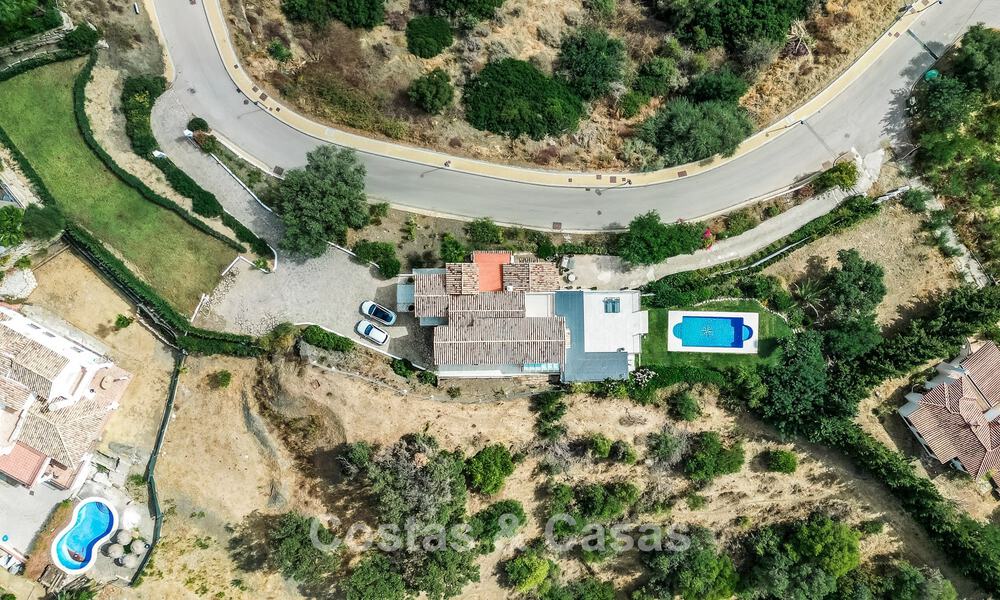 Luxury Spanish-style villa with mountain and sea views for sale on the New Golden Mile between Marbella and Estepona 784051