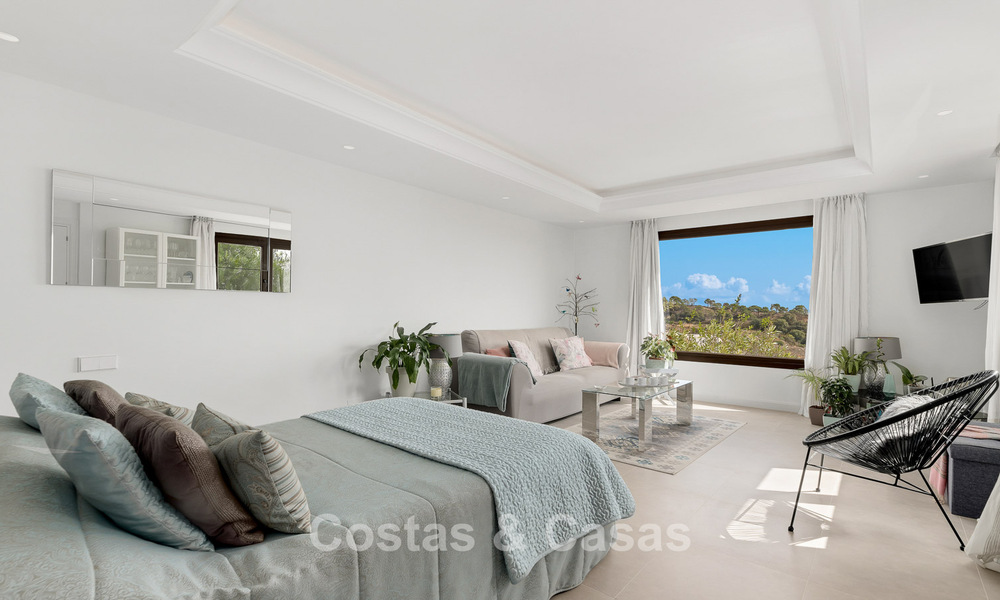 Luxury Spanish-style villa with mountain and sea views for sale on the New Golden Mile between Marbella and Estepona 784053