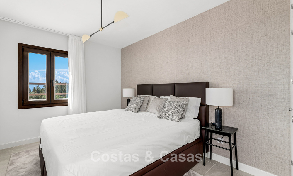 Luxury Spanish-style villa with mountain and sea views for sale on the New Golden Mile between Marbella and Estepona 784055