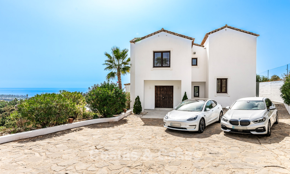 Luxury Spanish-style villa with mountain and sea views for sale on the New Golden Mile between Marbella and Estepona 784056