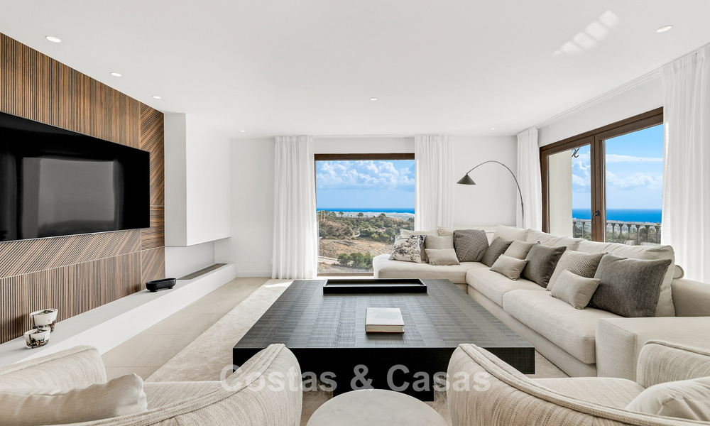 Luxury Spanish-style villa with mountain and sea views for sale on the New Golden Mile between Marbella and Estepona 784058