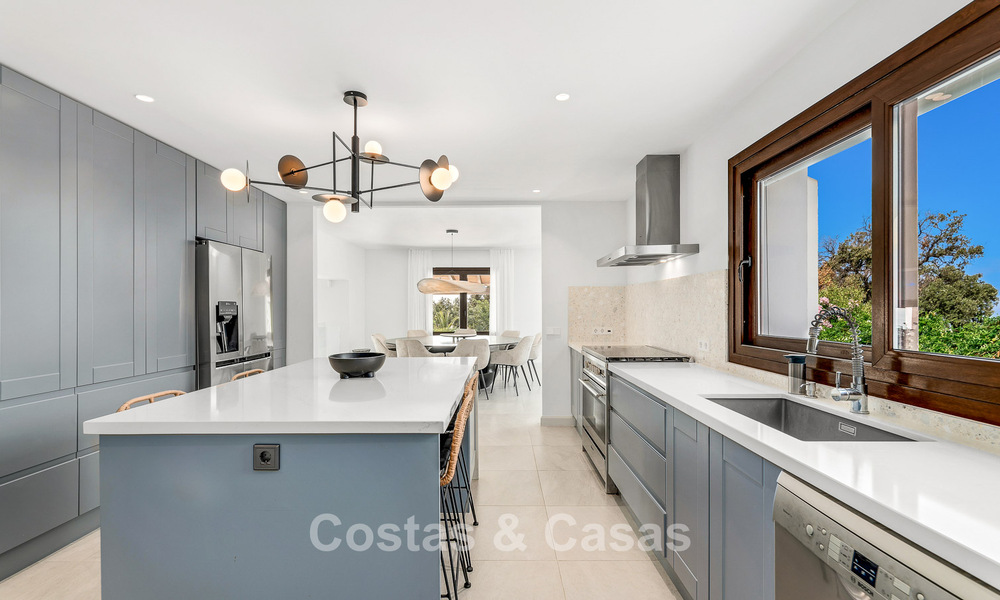 Luxury Spanish-style villa with mountain and sea views for sale on the New Golden Mile between Marbella and Estepona 784063